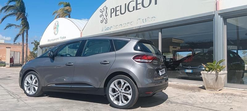 Usata Renault Scénic IV Intens 120 CV (88 kW) 2019 Grigio Monovolume