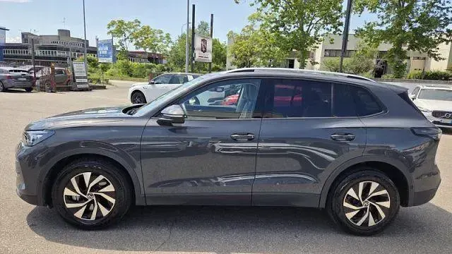Usata VW Tiguan Life 149 CV (109 kW) 2024 Grigio SUV