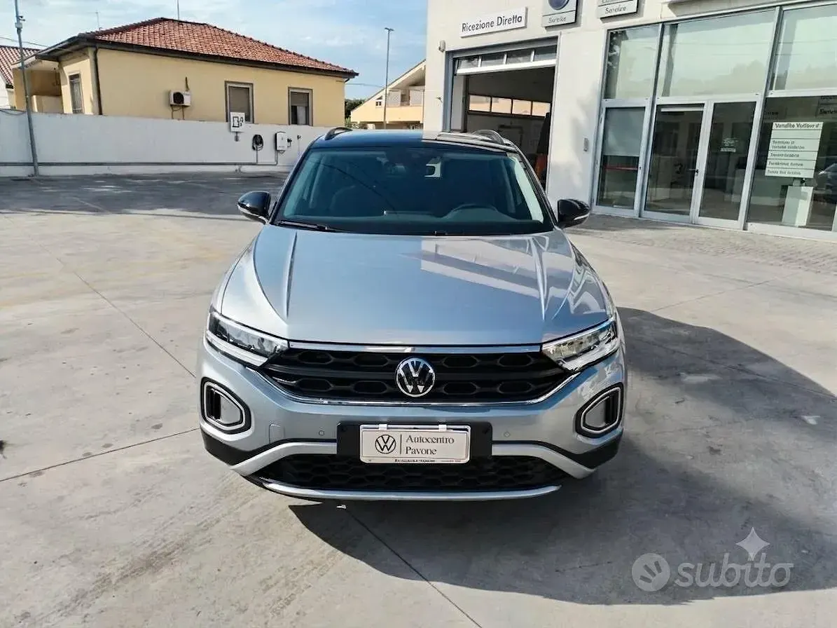 Usata VW T-Roc Pro 116 CV (85 kW) 2024 Pyrit grey met. / nero SUV