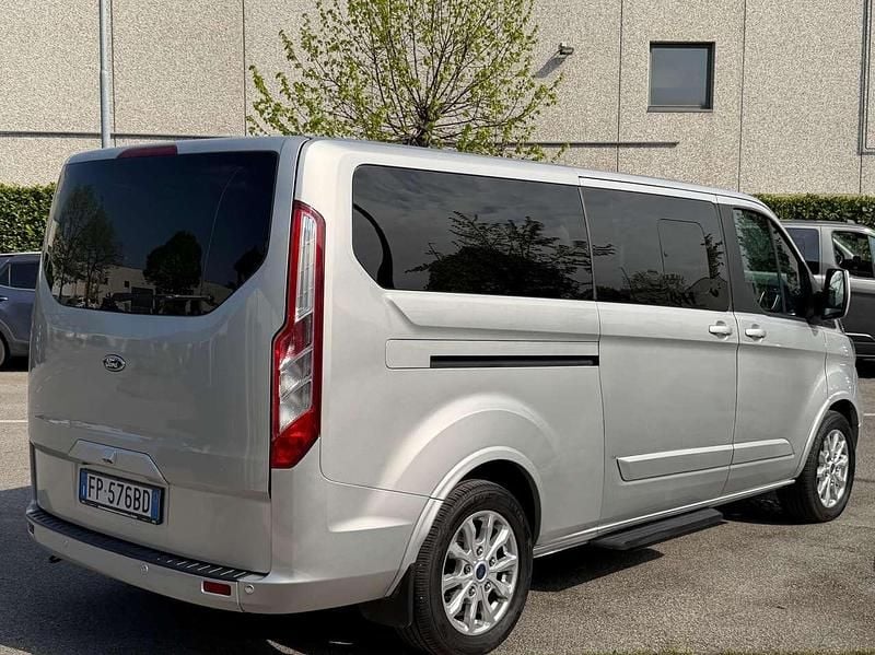 Usata Ford Tourneo Custom Titanium 131 CV (96 kW) 2018 Argento fioretto metallizzato Furgone