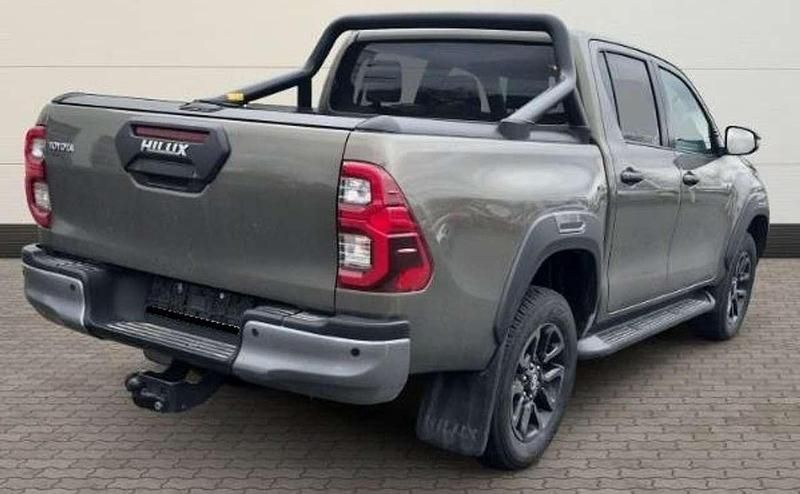 Usata Toyota HiLux 204 CV (150 kW) 2023 Oxide bronze Pick-up