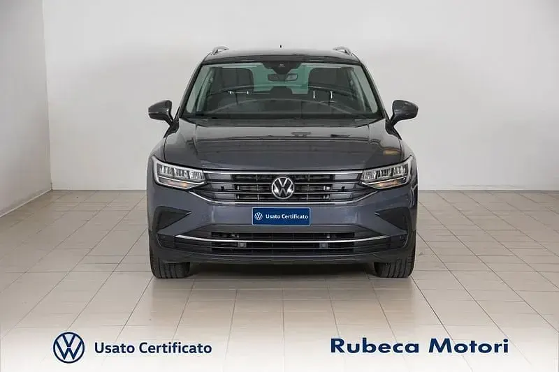 Usata VW Tiguan Life 150 CV (110 kW) 2023 Dolphin grey SUV