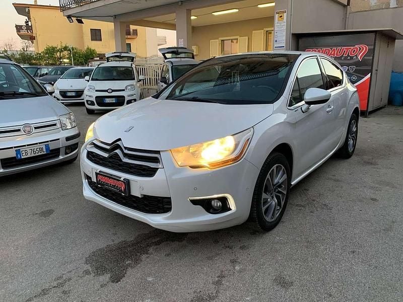 Usata Citroën DS4 Chic 111 CV (81 kW) 2012 Bianco Utilitaria