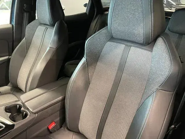 Usata Peugeot 3008 Allure 131 CV (96 kW) 2023 Blu SUV