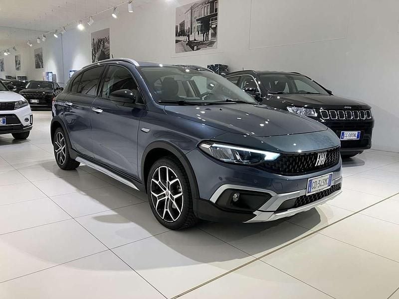 Usata Fiat Tipo Cross 131 CV (96 kW) 2021 Blu/azzurro Utilitaria
