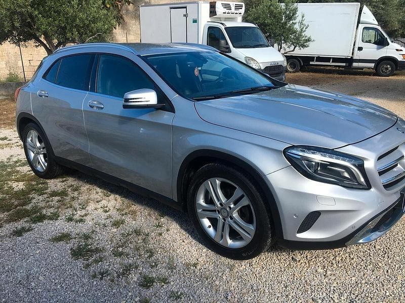 Usata Mercedes GLA180 108 CV (79 kW) 2017 Grigio SUV