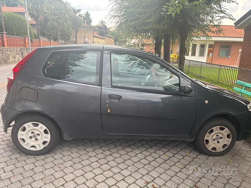 Usata Fiat Punto 77 CV (56 kW) 2009 Grigio Utilitaria
