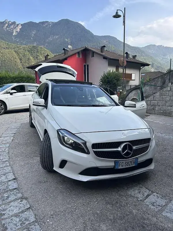 Usata Mercedes A180 Business 109 CV (80 kW) 2017 Bianco Utilitaria
