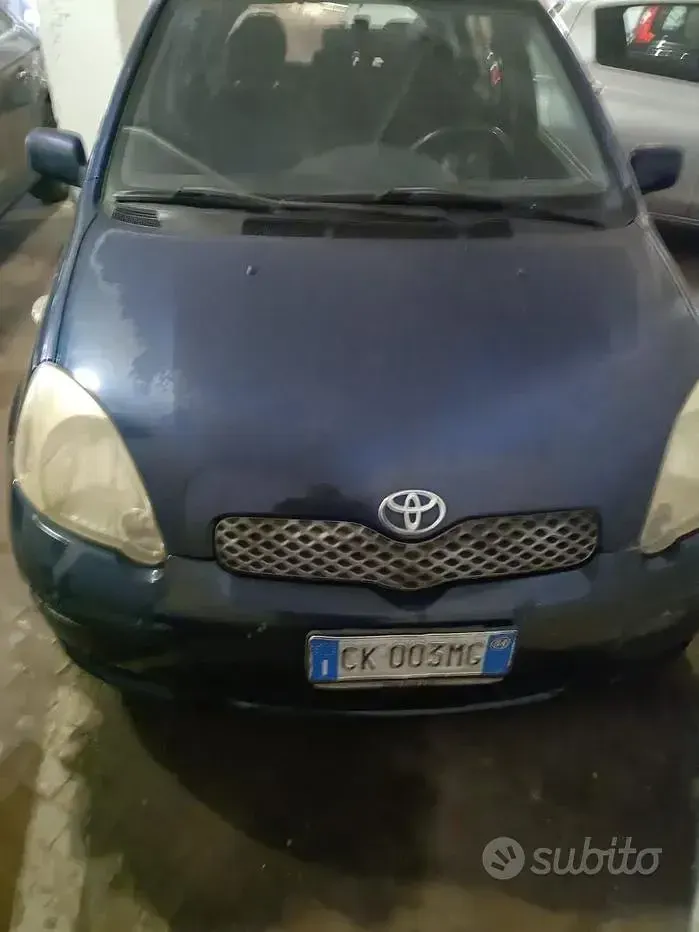 Usata Toyota Yaris 75 CV (55 kW) 2004 Bluazzurro Berlina