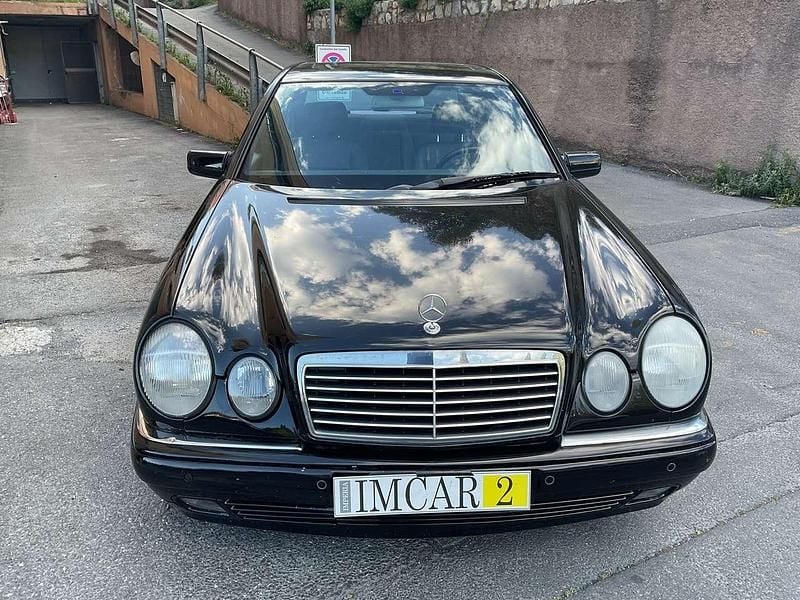 Usata Mercedes E200 185 CV (136 kW) 1998 Nero ossidiana Berlina