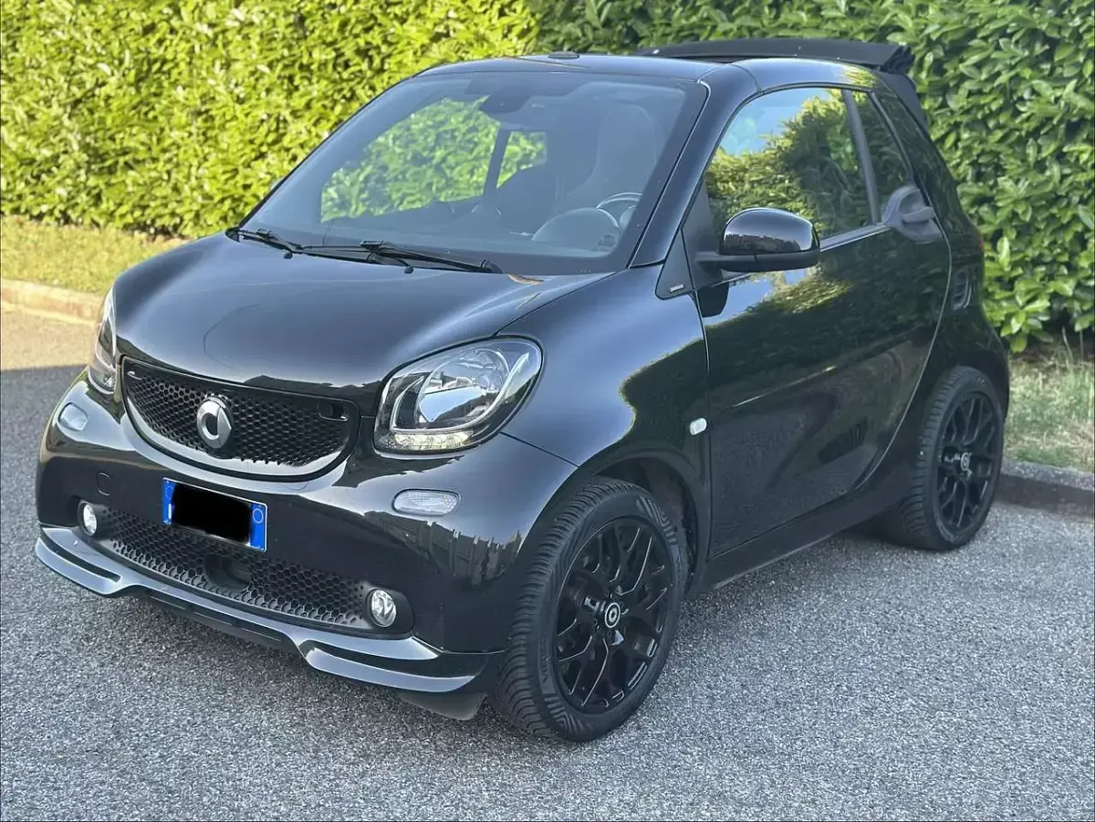 Usata Smart ForTwo Cabrio Superpassion 90 CV (66 kW) 2019 Nero Cabrio