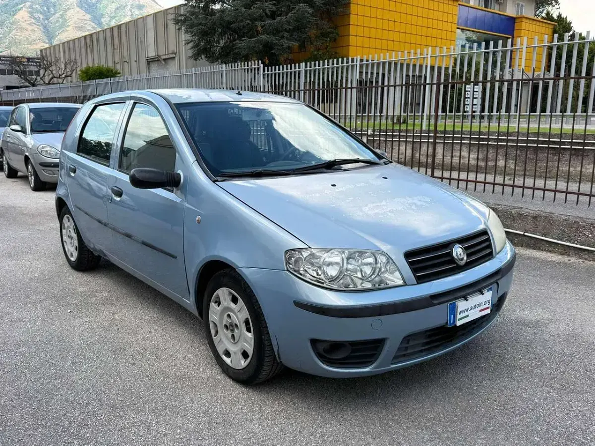 Usata Fiat Punto 69 CV (50 kW) 2005 Azzurro Utilitaria