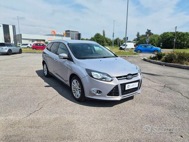 Begagnad Ford Focus Titanium 116 HK (85 kW) 2014 Grå Kombi