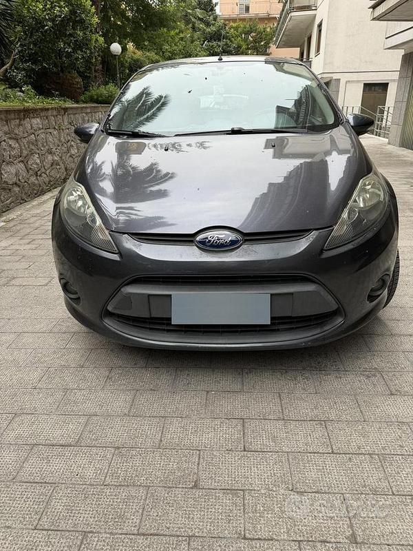 Usata Ford Fiesta Titanium 68 CV (50 kW) 2009 Grigio Utilitaria