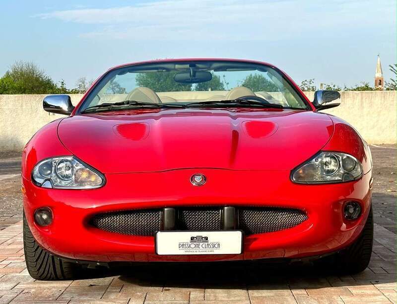Usata Jaguar XKR Supercharged 363 CV (266 kW) 1998 Rosso Cabrio