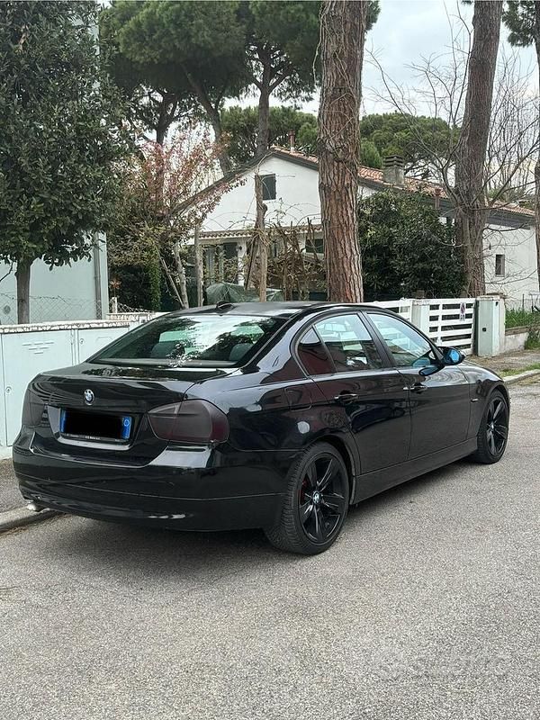 Usata BMW 318 122 CV (89 kW) 2005 Nero Berlina