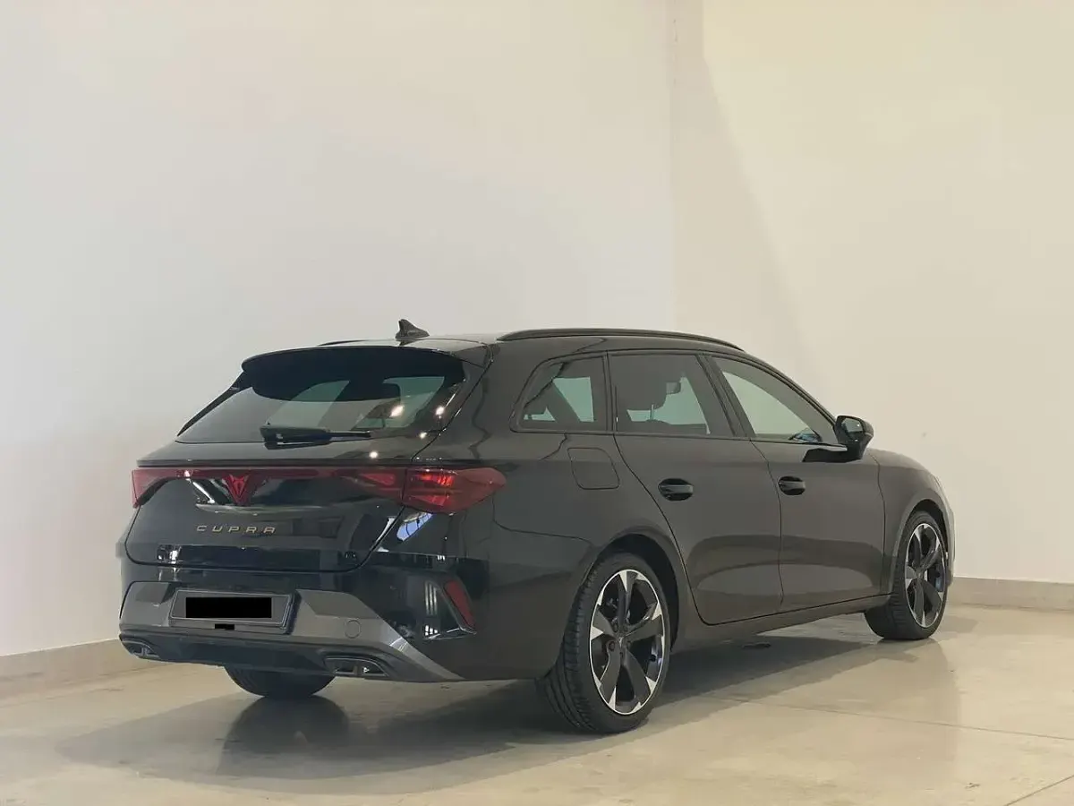 Usata Cupra Leon 150 CV (110 kW) 2025 Nero midnight Station wagon
