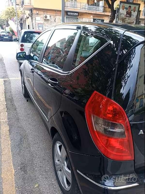 Nero Usata 2011 Mercedes A180 Avantgarde Edition Monovolume | 3699 € (Buon prezzo) - Immagine 1/4