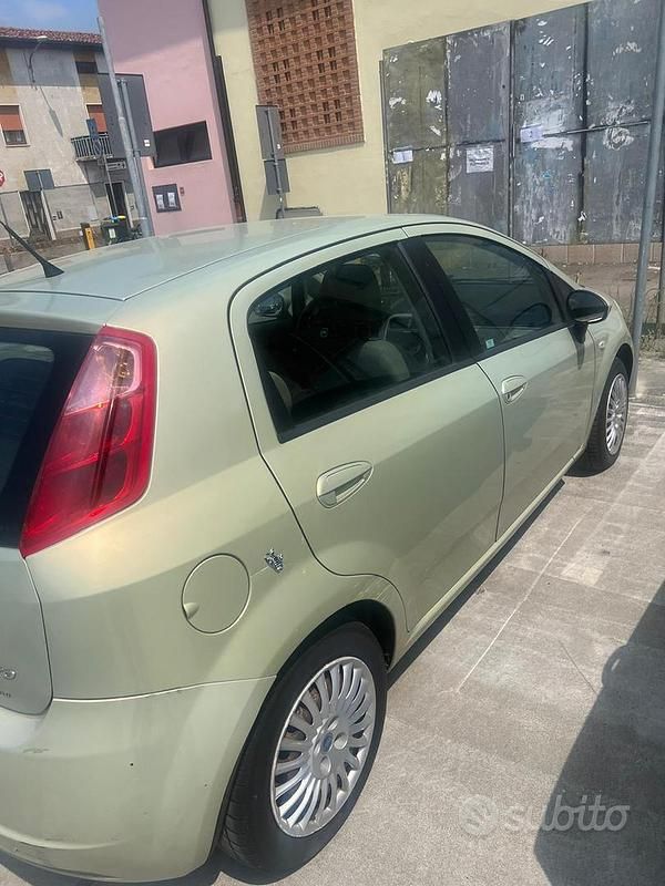 Usata Fiat Punto 71 CV (52 kW) 2006 Verde Berlina