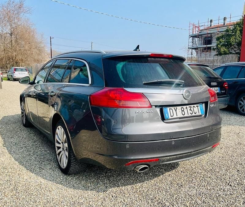 Usata Opel Insignia 160 CV (117 kW) 2009 Grigio Station wagon