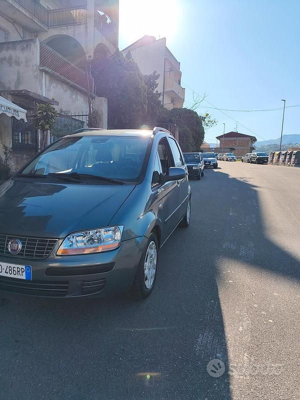 Usata Fiat Idea 90 CV (66 kW) 2010 Grigio Monovolume