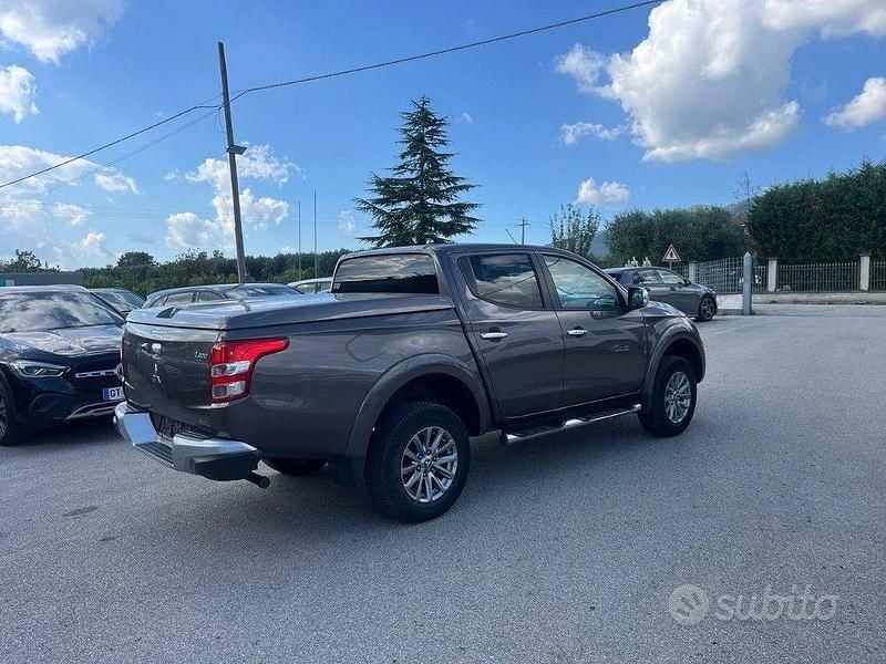 Usata Mitsubishi L200 Intense 181 CV (133 kW) 2016 Grigio Pick-up