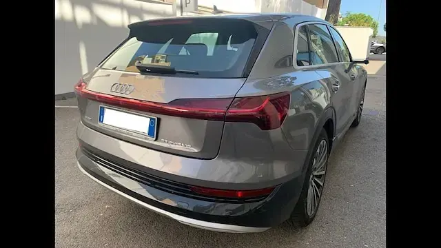 Usata Audi e-tron Ambiente 300 kW (408 CV) 2020 Grigio SUV