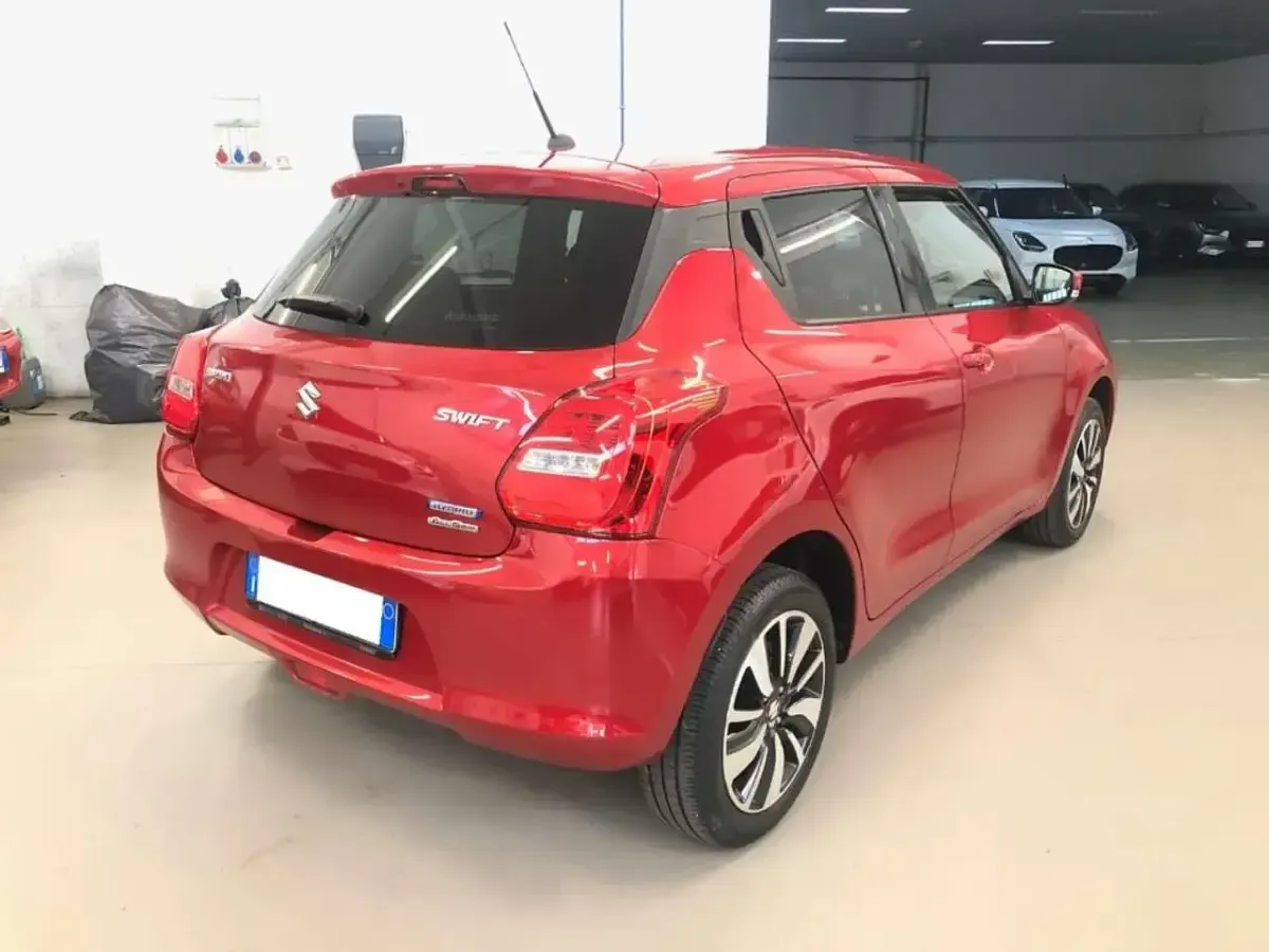 Usata Suzuki Swift 90 CV (66 kW) 2018 Rosso Utilitaria