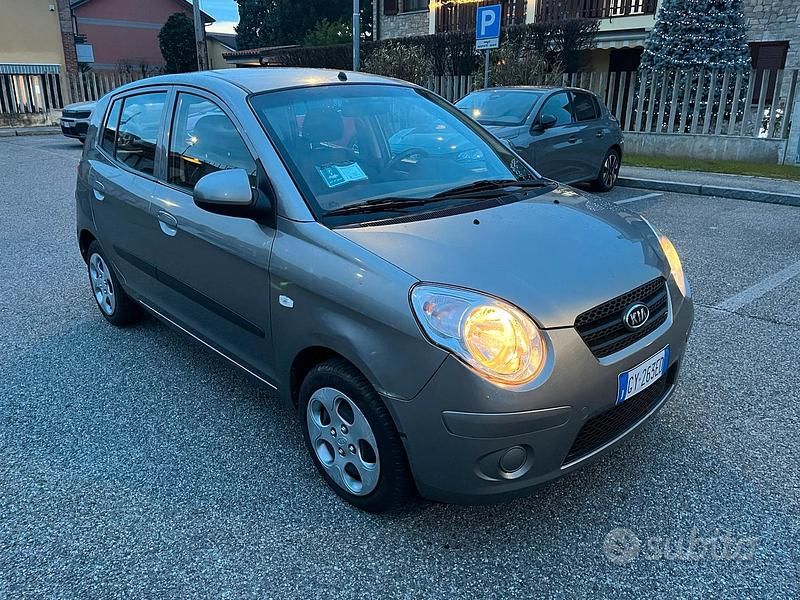 Usata Kia Picanto LX 62 CV (45 kW) 2009 Grigio Utilitaria