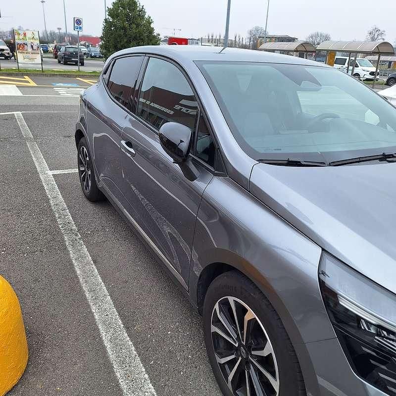 Usata Renault Clio V Techno 91 CV (66 kW) 2024 Grigio Berlina