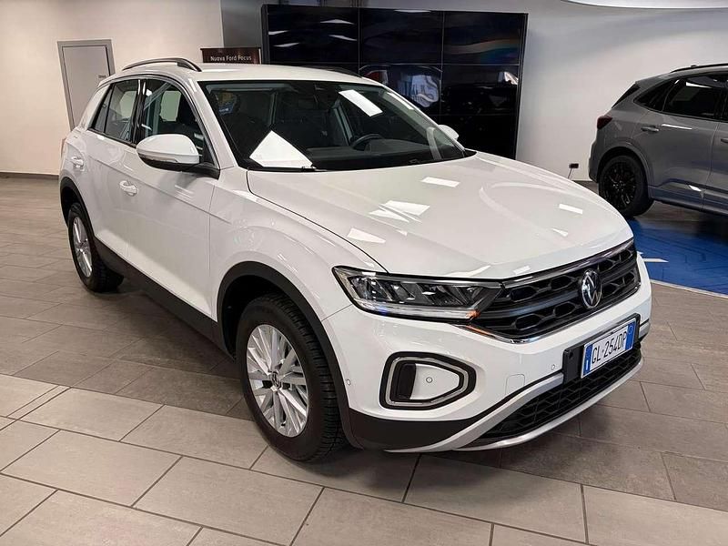 Usata VW T-Roc Life 110 CV (80 kW) 2023 Bianco pastello SUV