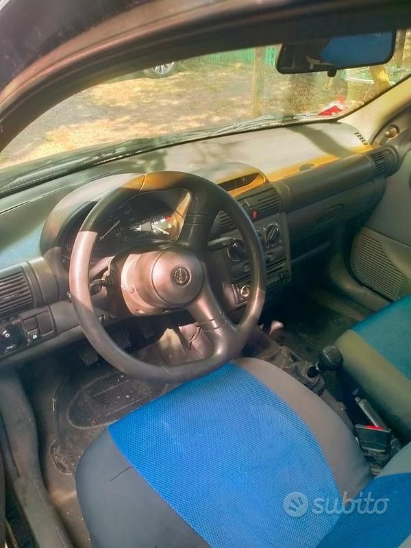 Usata Opel Corsa 65 CV (47 kW) 1998 Blu Utilitaria