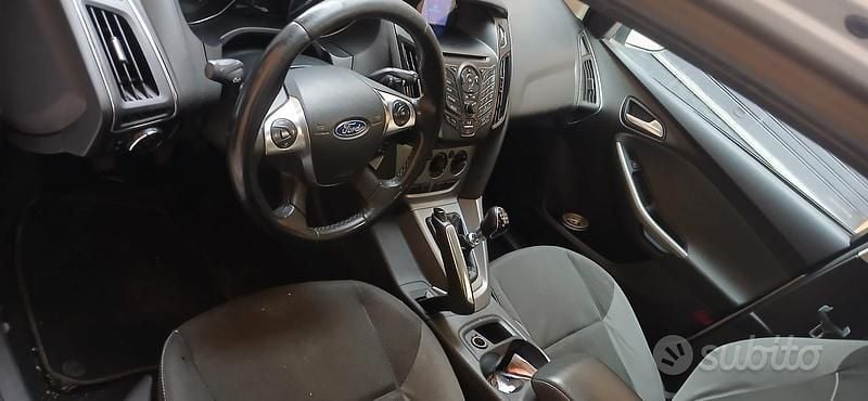 Usata Ford Focus 105 CV (77 kW) 2012 Grigio Berlina