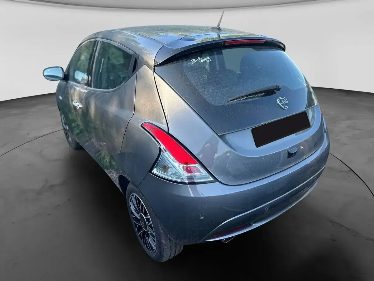 Usata Lancia Ypsilon S 70 CV (51 kW) 2024 Grigio Utilitaria
