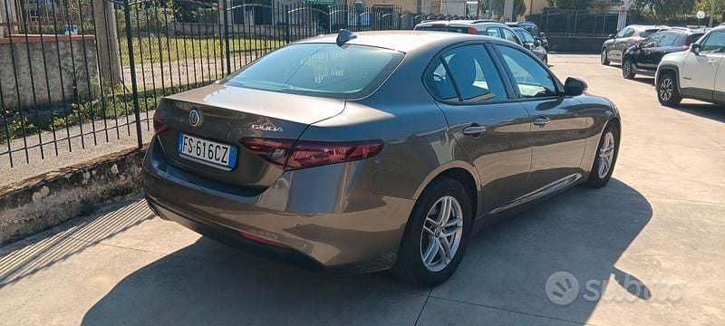 Usata Alfa Romeo Giulia Super 160 CV (117 kW) 2018 Grigio Berlina