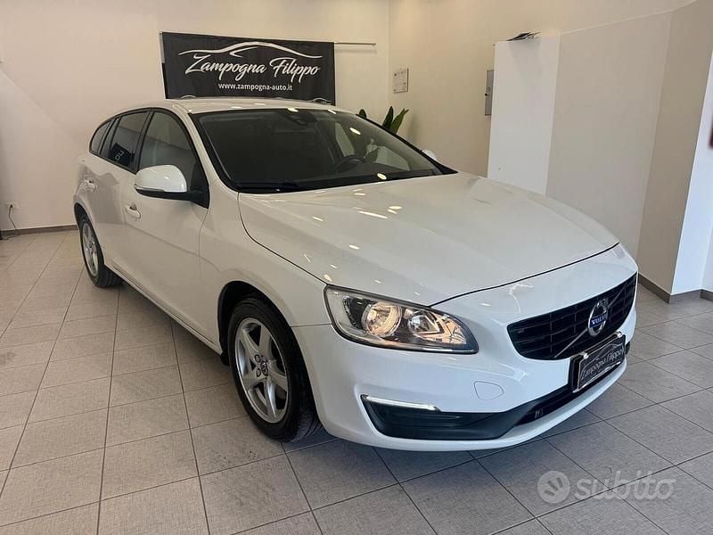 Usata Volvo V60 Business Edition 150 CV (110 kW) 2018 Bianco Station wagon