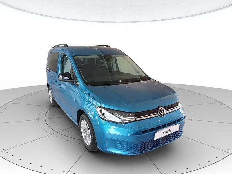 Usata VW Caddy Life 102 CV (75 kW) 2024 Costa azul metallizzato Monovolume