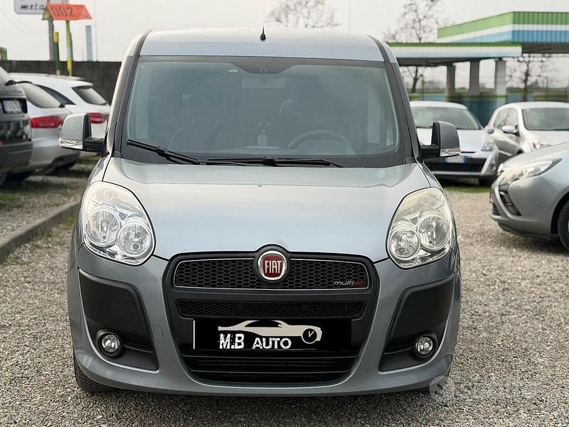 Usata Fiat Doblò 105 CV (77 kW) 2011 Grigio Monovolume