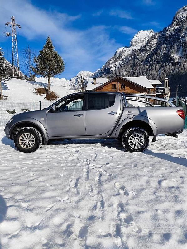Usata Mitsubishi L200 136 CV (100 kW) 2014 Grigio Pick-up