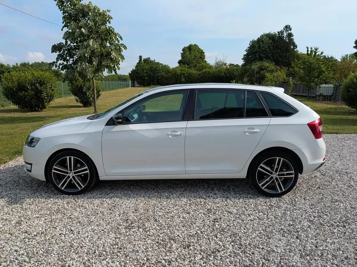 Usata Skoda Rapid 116 CV (85 kW) 2017 Bianco Utilitaria