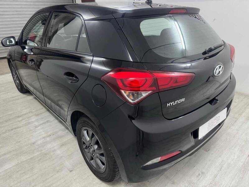 Usata Hyundai i20 Comfort 84 CV (61 kW) 2017 Nero Berlina