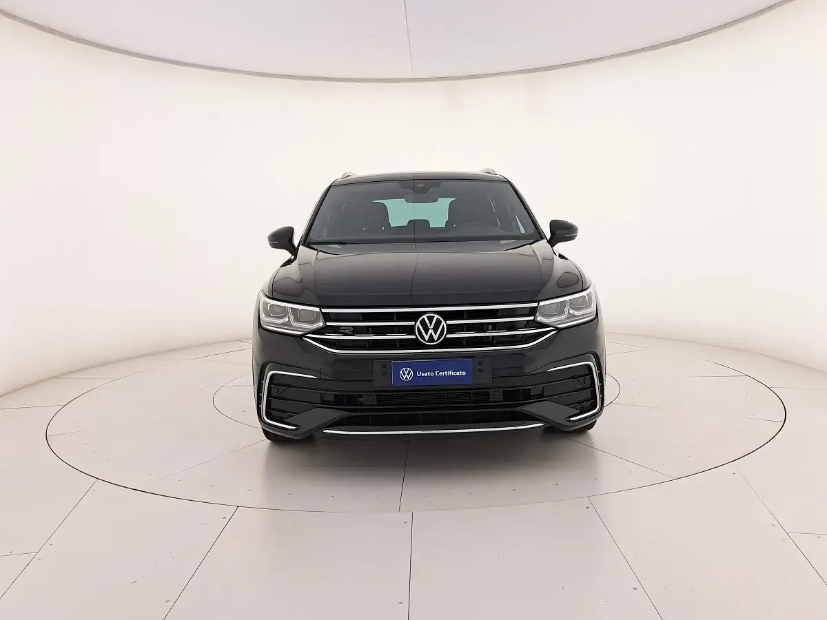 Usata VW Tiguan R-line 150 CV (110 kW) 2022 Deep black perlato SUV
