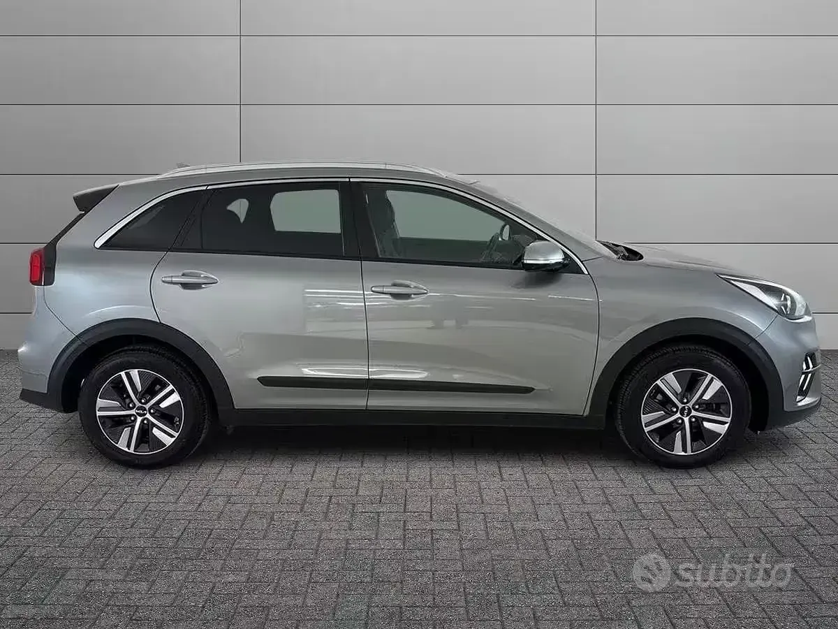 Usata Kia Niro Urban 105 CV (77 kW) 2022 Grigio SUV