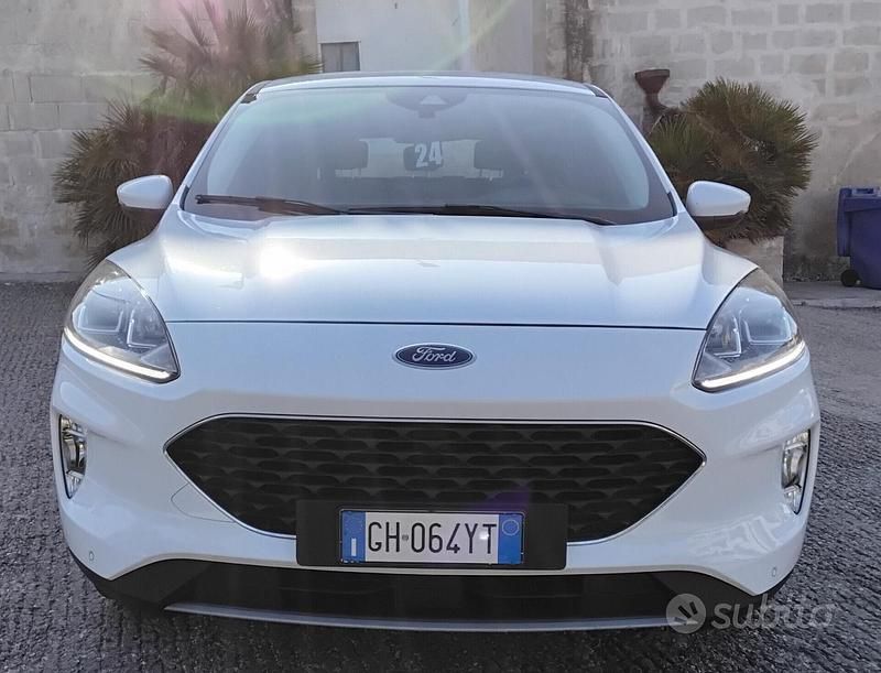 Usata Ford Kuga Titanium 120 CV (88 kW) 2022 Bianco SUV
