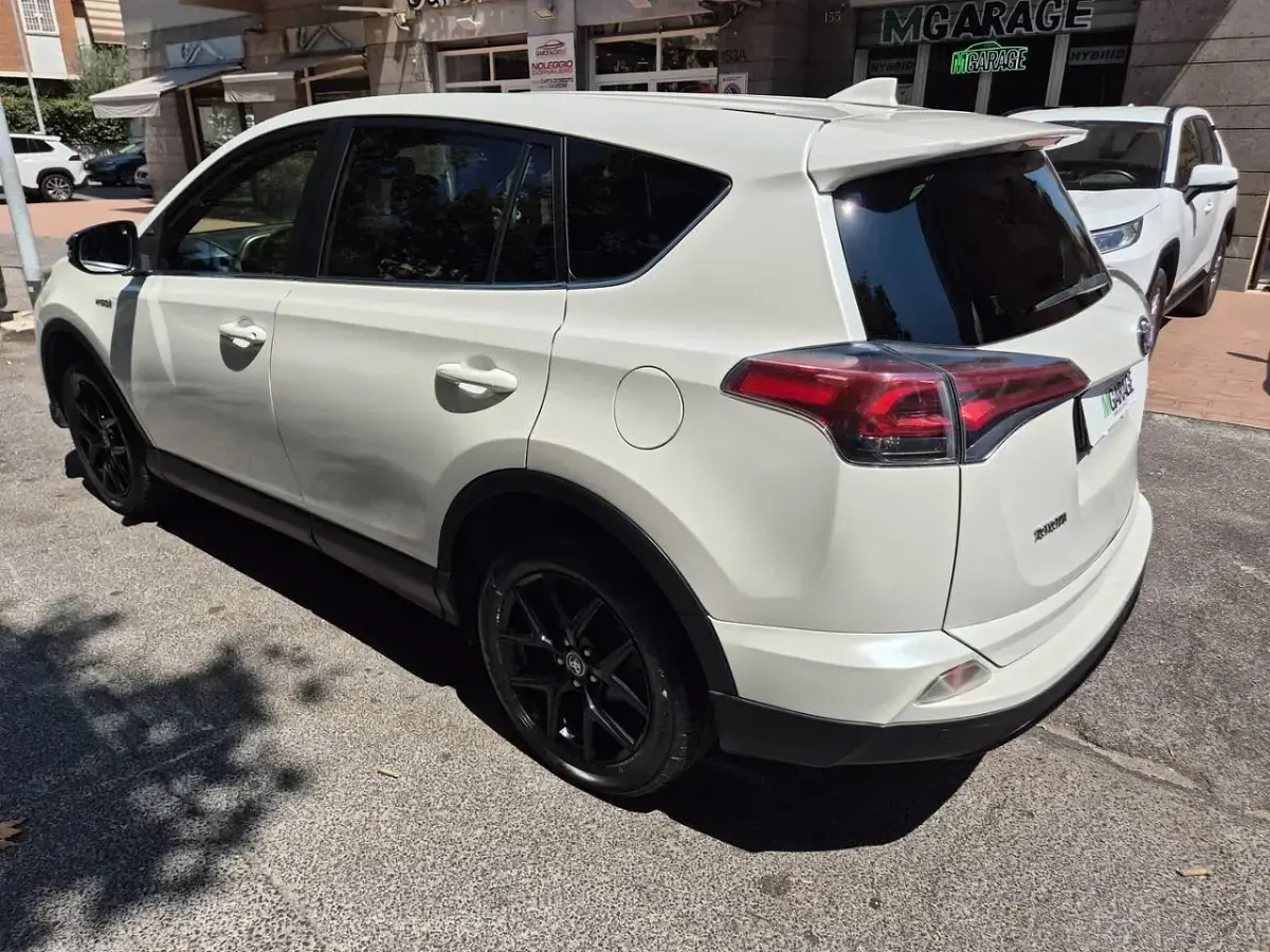 Usata Toyota RAV4 Hybrid Style 154 CV (113 kW) 2018 Bianco SUV
