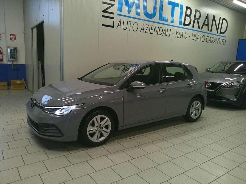 Usata VW Golf VIII Life 150 CV (110 kW) 2020 Grigio pastello Berlina