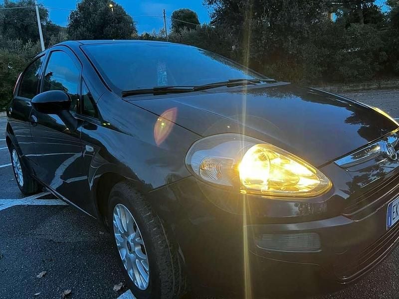 Usata Fiat Linea Dynamic 90 CV (66 kW) 2011 Nero Berlina
