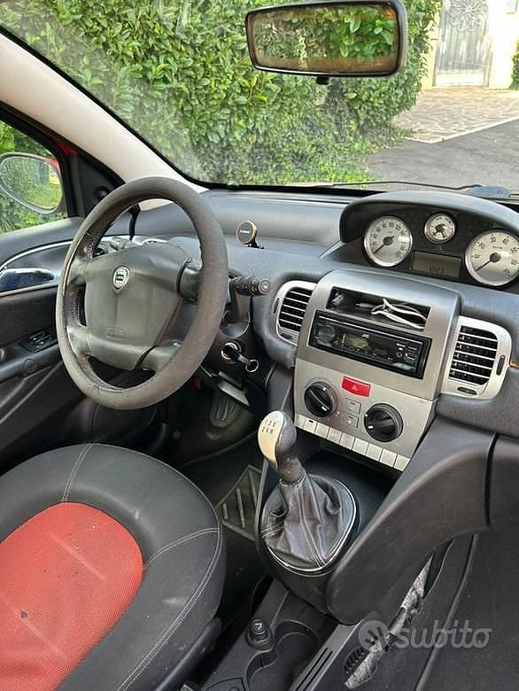 Usata Lancia Ypsilon 70 CV (51 kW) 2006 Rosso Utilitaria