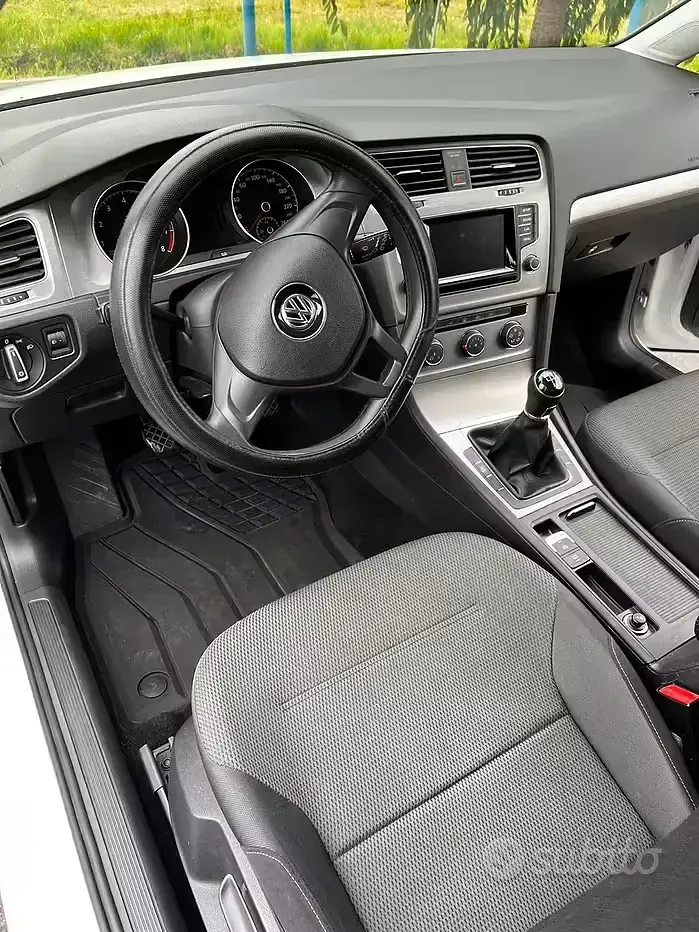 Usata VW Golf Sportsvan 105 CV (77 kW) 2015 Bianco Monovolume