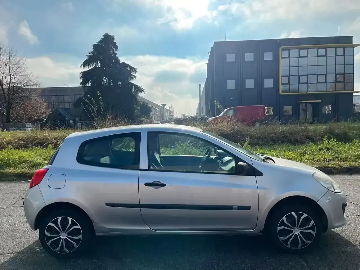 Usata Renault Clio 65 CV (47 kW) 2008 Argento Utilitaria